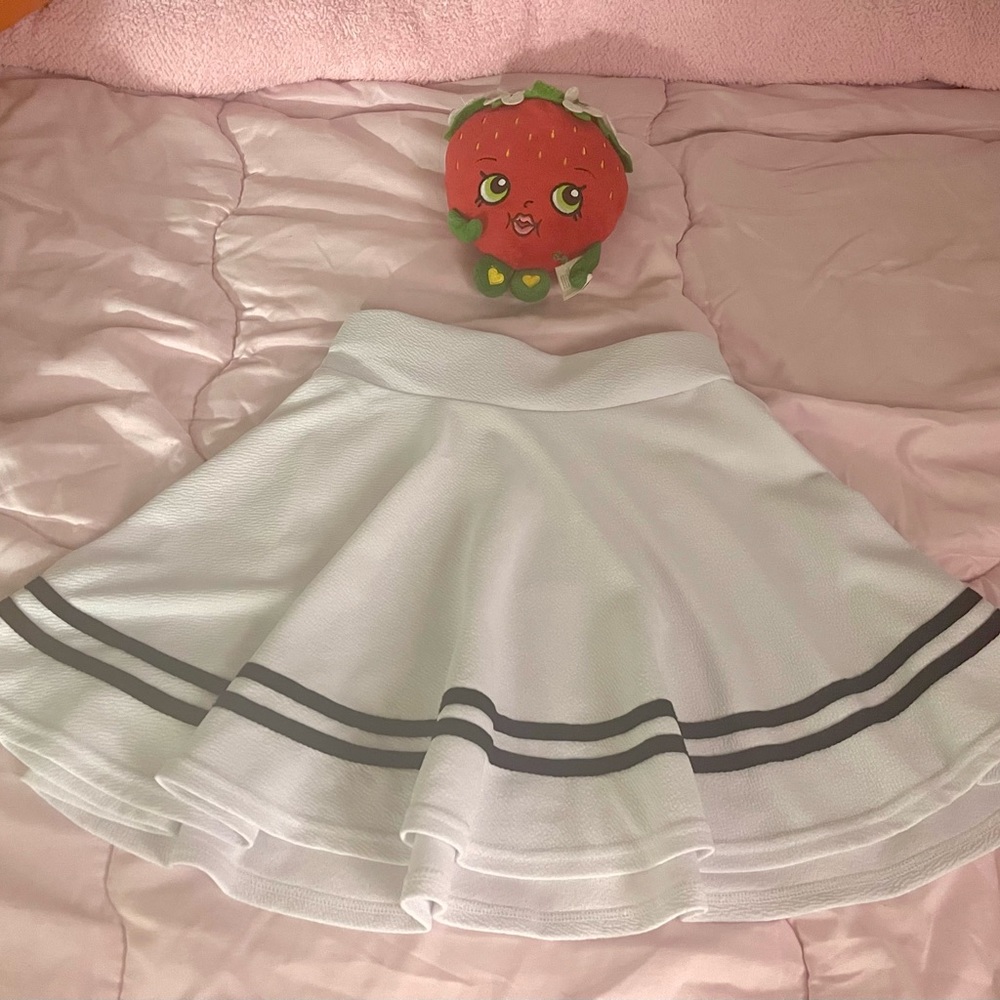 Skirts - Picture 2 of 2